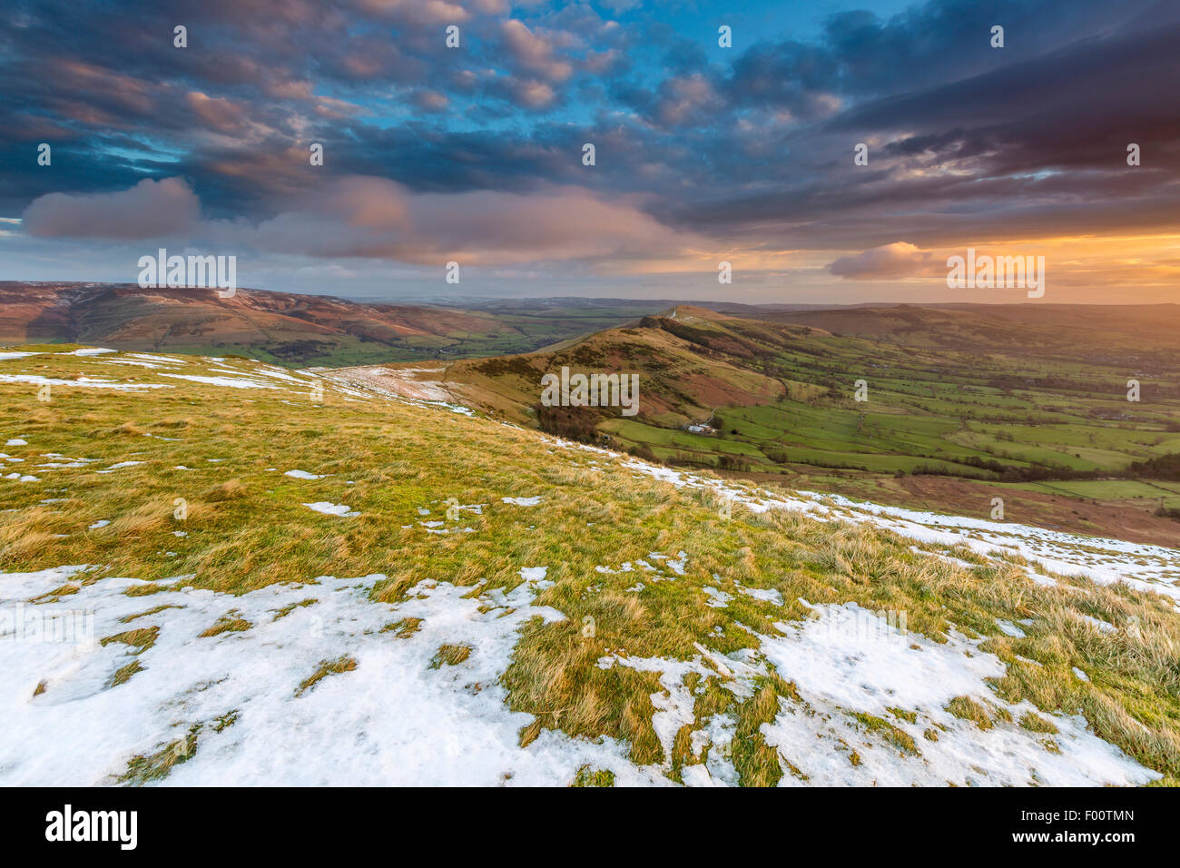 Vista sulla valle di speranza da Mam Tor, High Peak District, parco nazionale di Peak District, Castelton, Derbyshire, England, Regno re Foto Stock