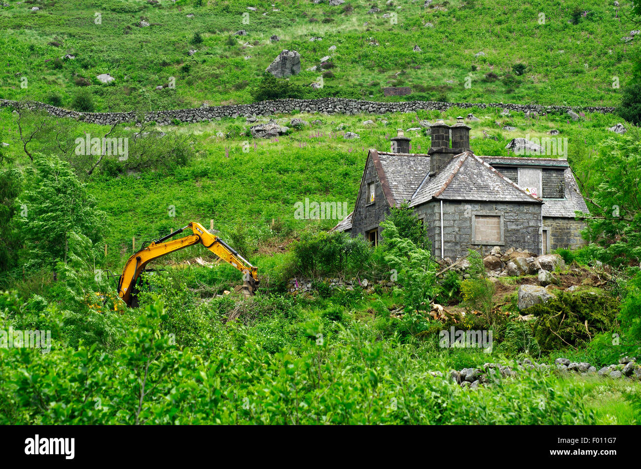 Cottage Glenhead subendo lavori di ristrutturazione, Glen Trool, Galloway Forest Park, Dumfries & Galloway, Scotland, Regno Unito Foto Stock