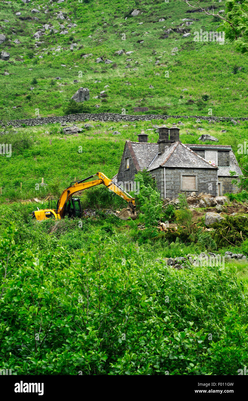 Cottage Glenhead subendo lavori di ristrutturazione, Glen Trool, Galloway Forest Park, Dumfries & Galloway, Scotland, Regno Unito Foto Stock