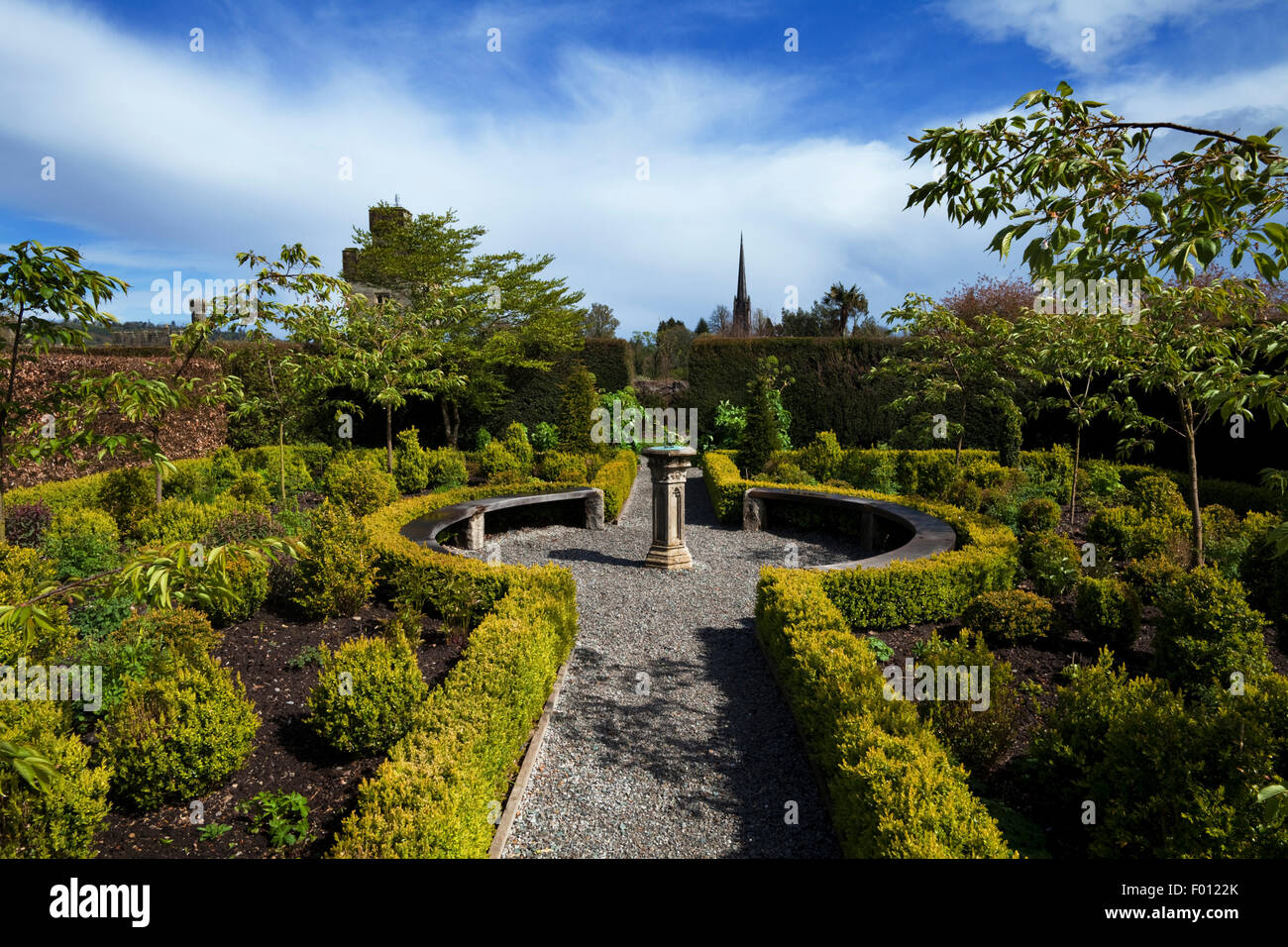 La Jacobiana Top giardino disegnato da Robert Boyle, Lismore castello di proprietà del duca di Devonshire, nella contea di Waterford, Irlanda Foto Stock