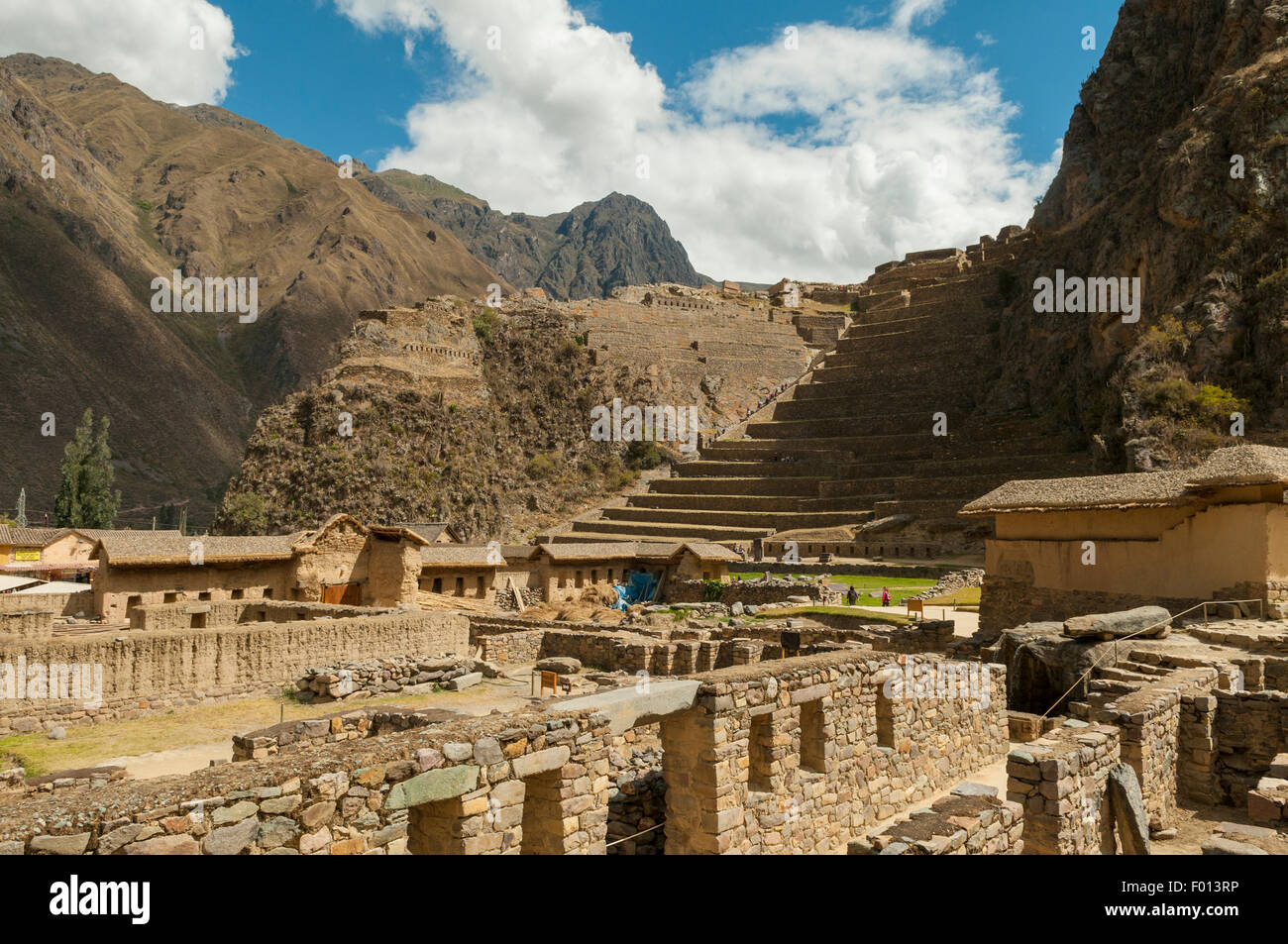 Rovine Inca di Ollantaytambo, Valle Sacra, Perù Foto Stock