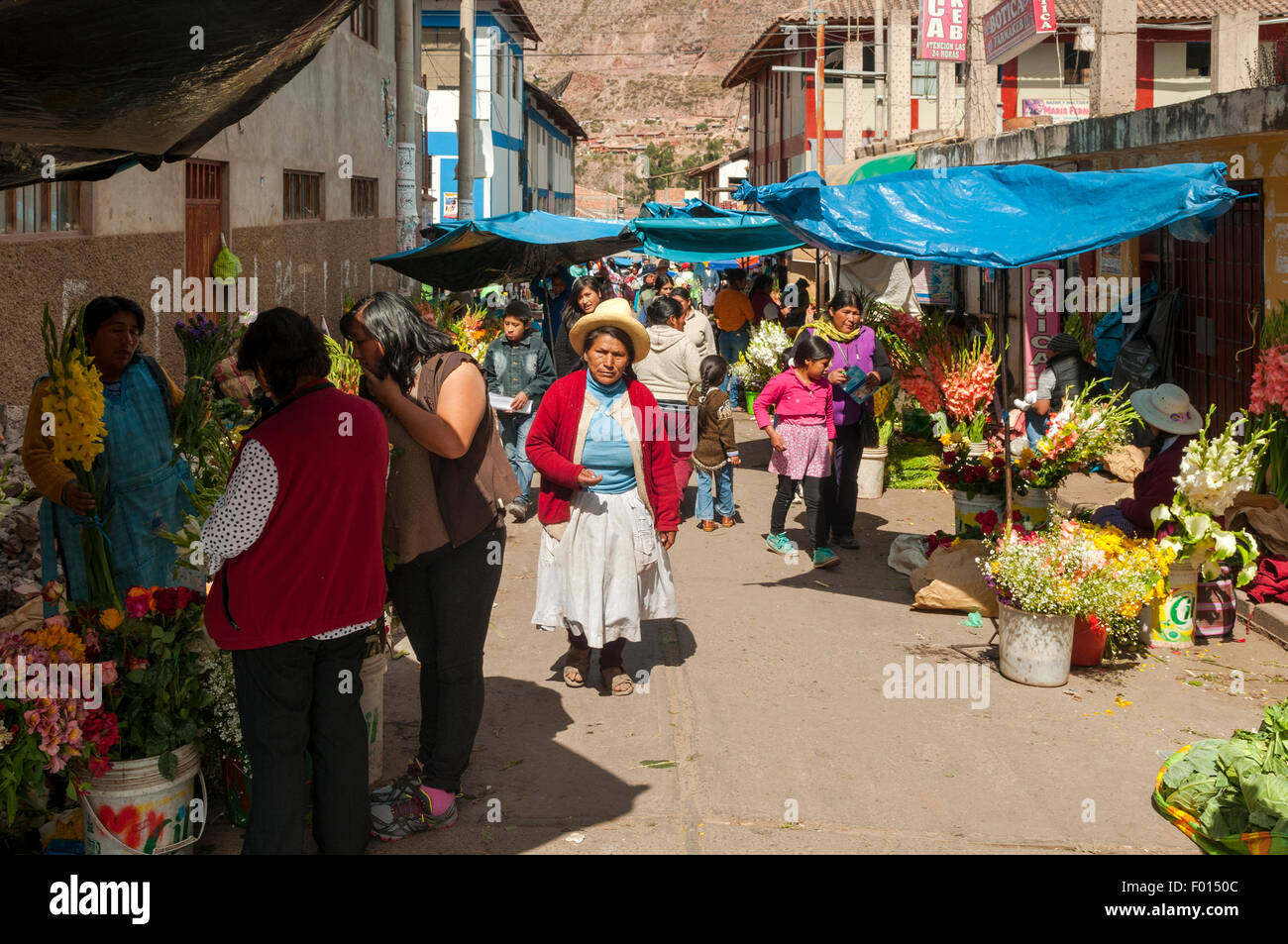 Mercato di domenica a Urubamba, Valle Sacra, Perù Foto Stock