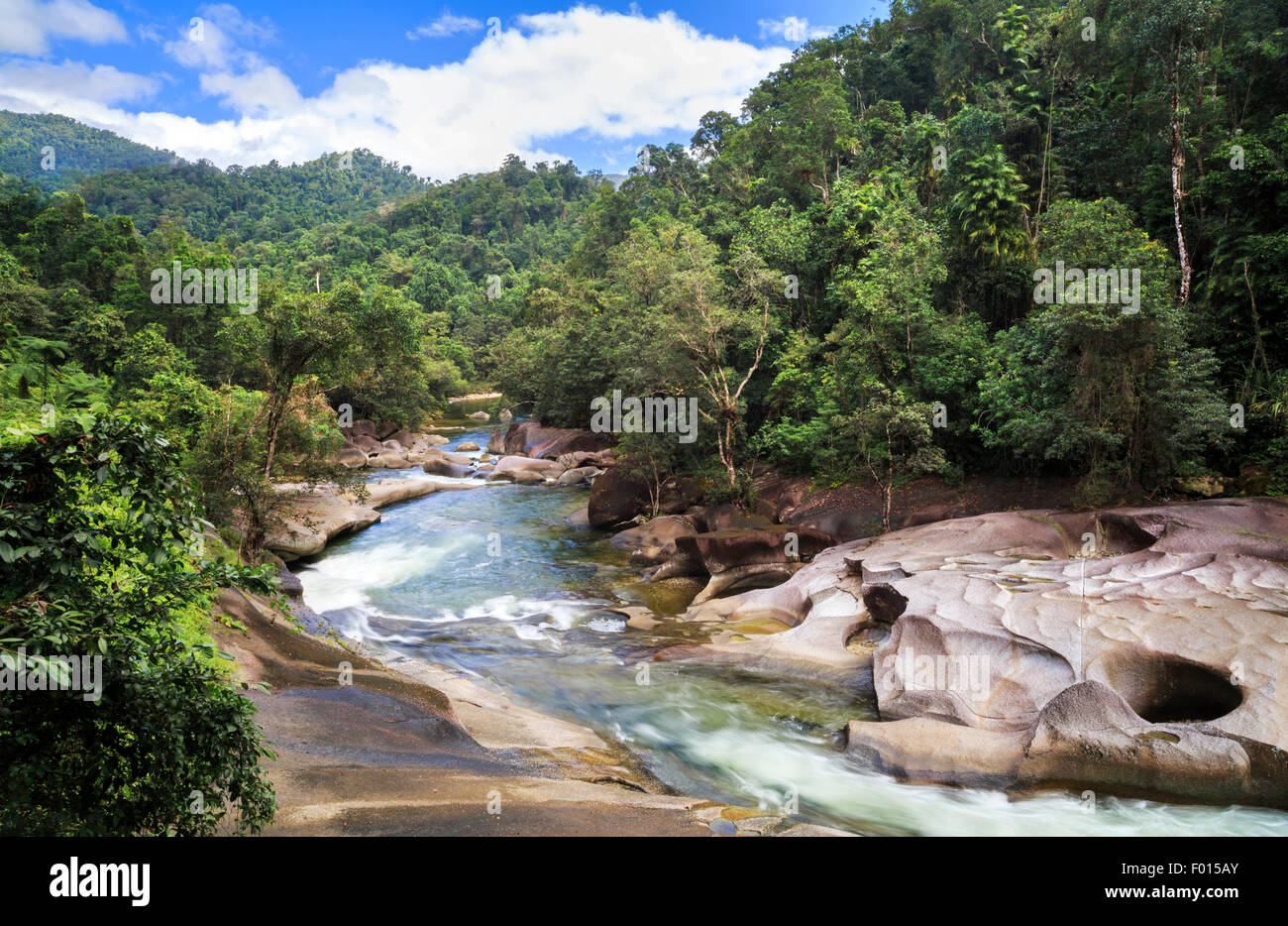 Il Devil's Pool a Massi Babinda con Babinda creek in esecuzione attraverso le rocce di granito. Vicino a Cairns, Queensland, Australia Foto Stock