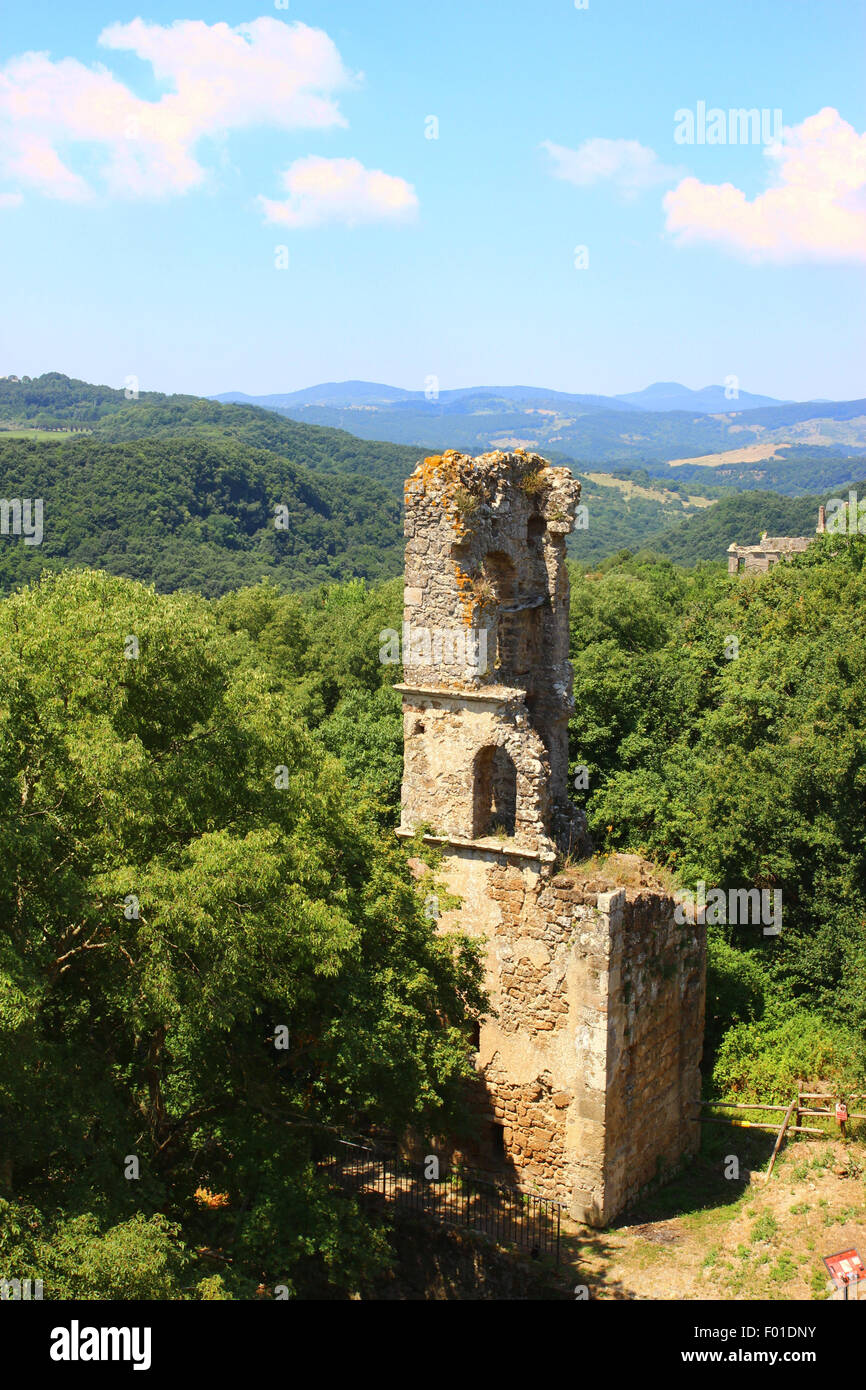 Campanile le rovine di Monterano antica città abbandonate, Viterbo, Italia Foto Stock