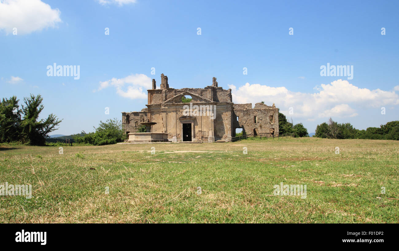 Canale Monterano, San Bonaventura chiesa abbandonata in Monterano Vecchia, Italia Foto Stock