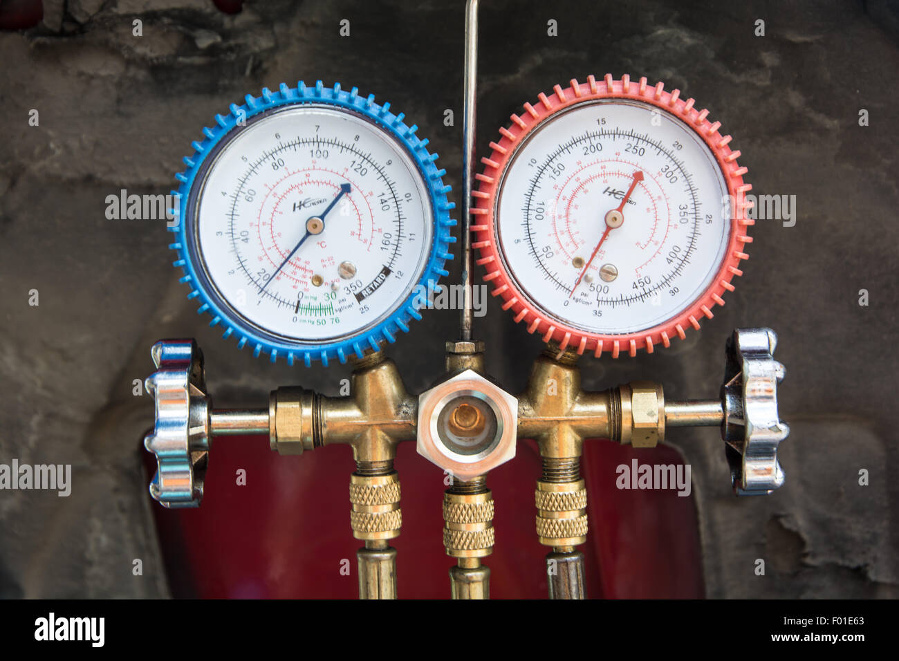 Metro di riempimento del liquido di raffreddamento aria condizionata Foto Stock
