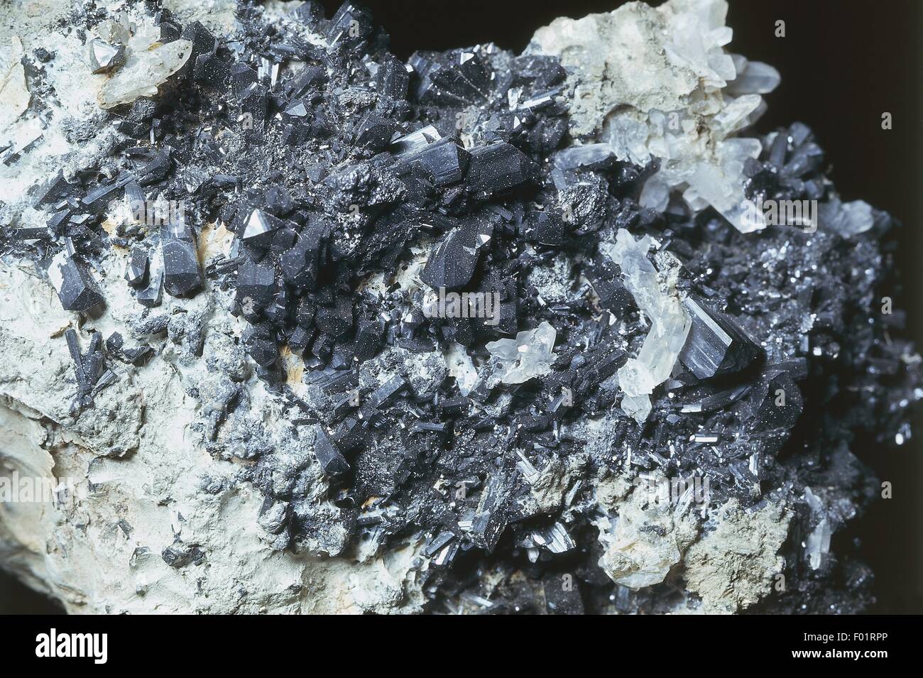 Minerali: silicati - Ilvaite (calcio silicato di ferro idrossido Foto stock  - Alamy