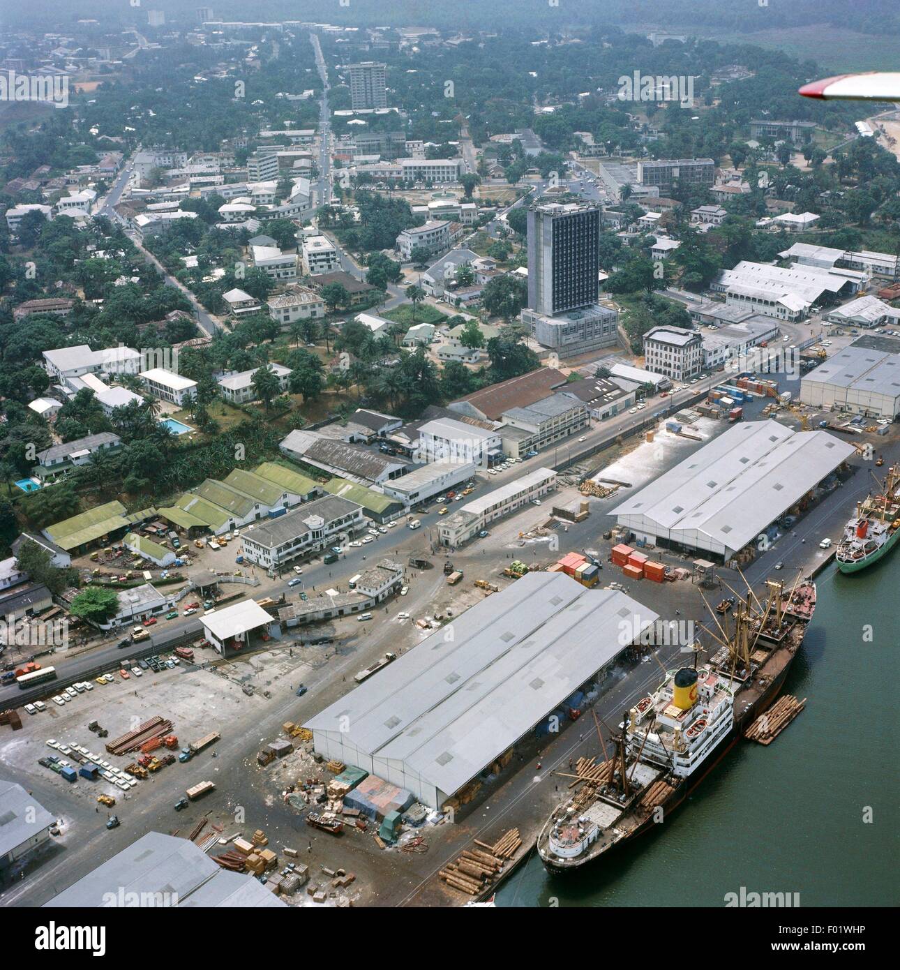 Vista aerea del porto di Douala sul fiume Wouri - Litorale, Camerun Foto Stock