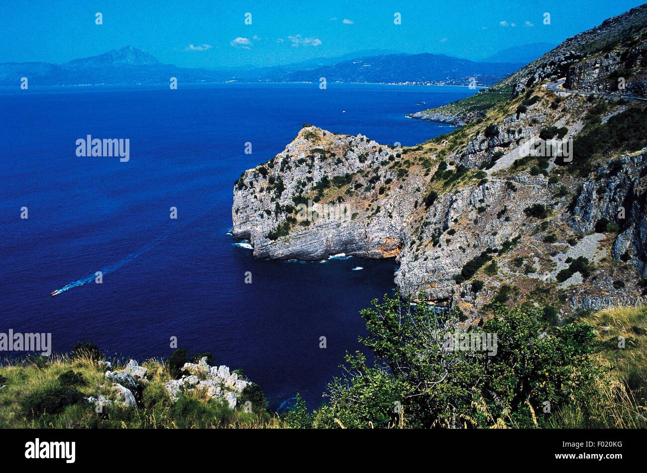 La costa tirrenica nei pressi del Golfo di Policastro, Maratea, Basilicata,  Italia Foto stock - Alamy