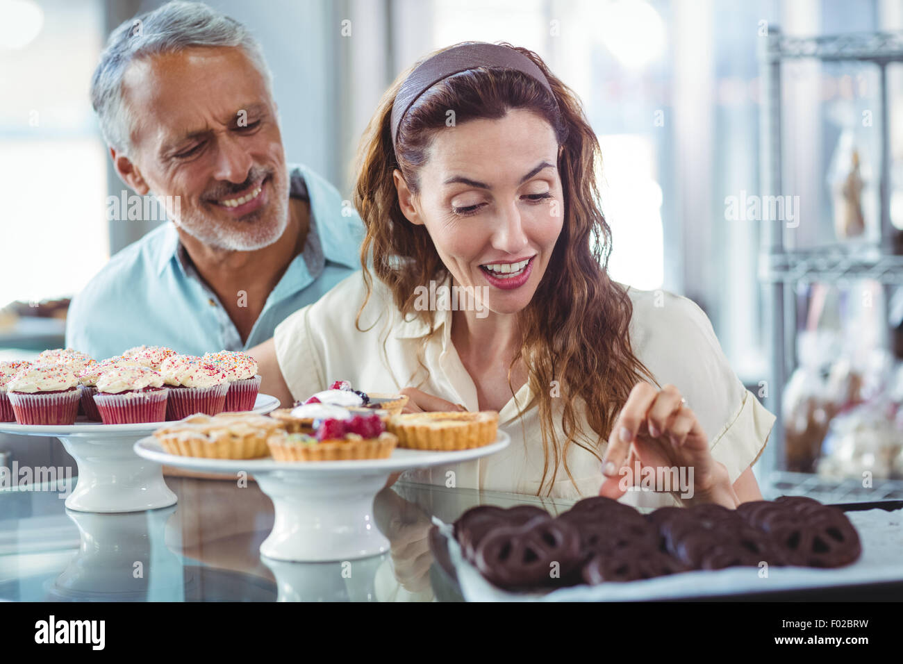 Carino coppia scelta di torte al cioccolato Foto Stock