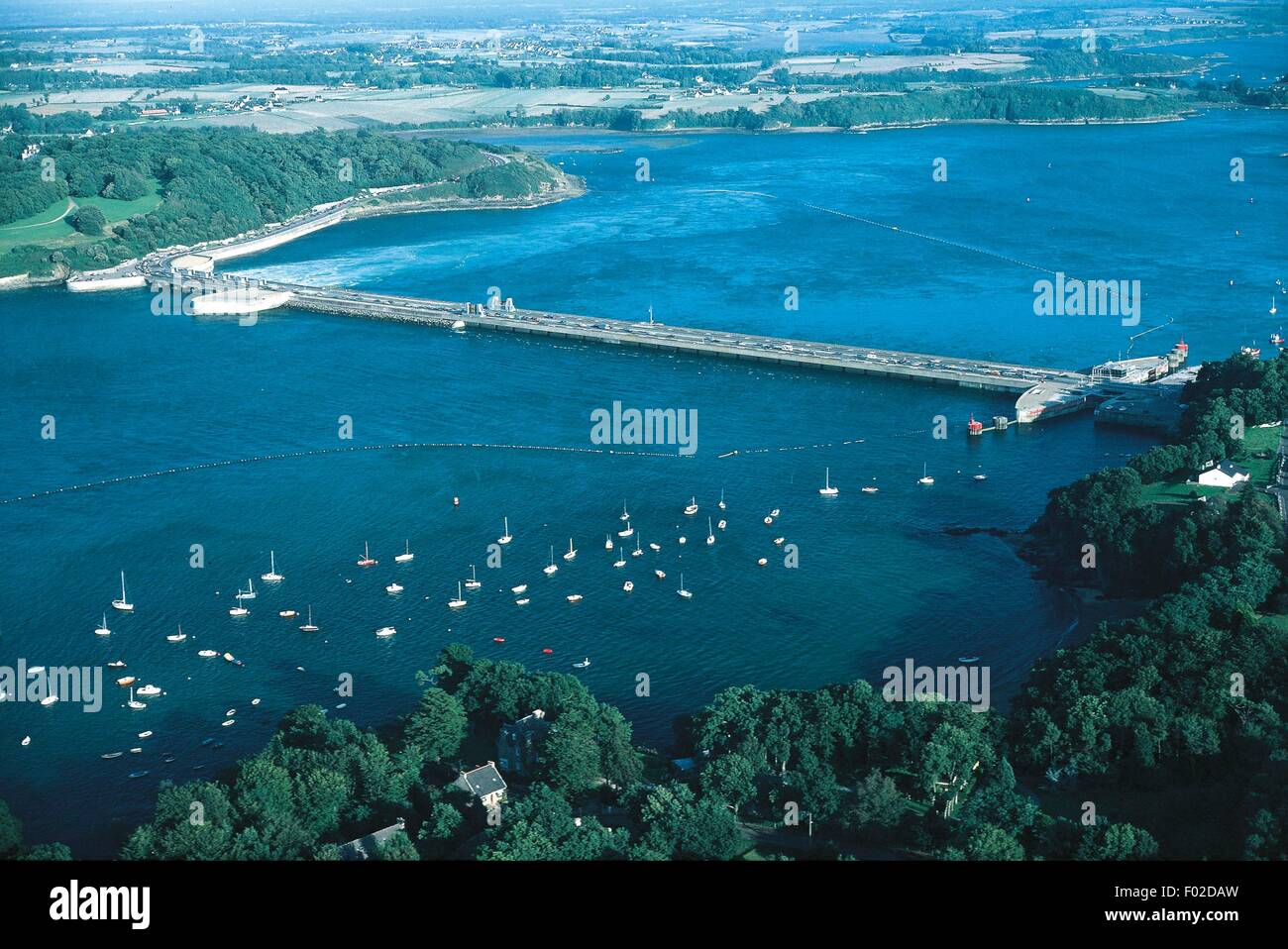 Vista aerea di La Rance Tidal Power Station, barrage - Brittany, Francia Foto Stock
