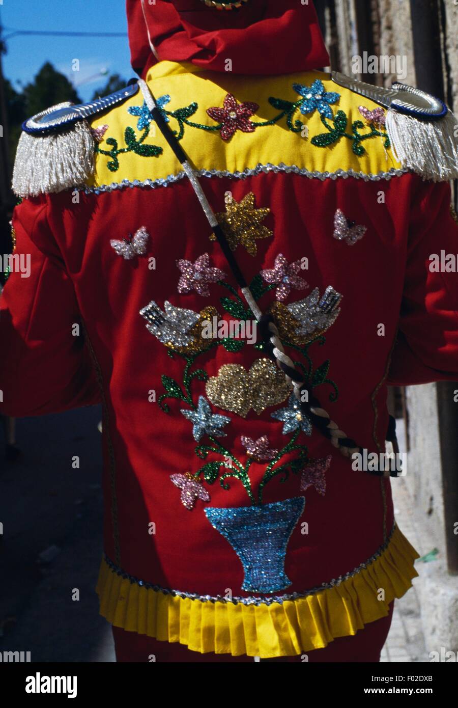 Costumi tradizionali indossati durante la festa dei Giudei celebrata durante la Settimana Santa in Sanfratello, Sicilia, Italia. Dettaglio. Foto Stock