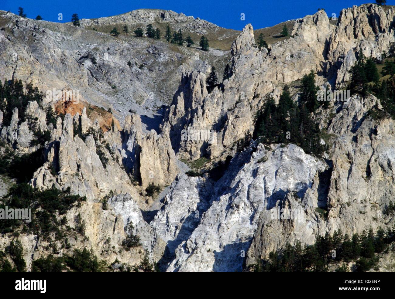 Pinnacoli di calcare causate da fenomeni di erosione, Bardonecchia, Alta Valle di Susa, Regione Piemonte, Italia. Foto Stock