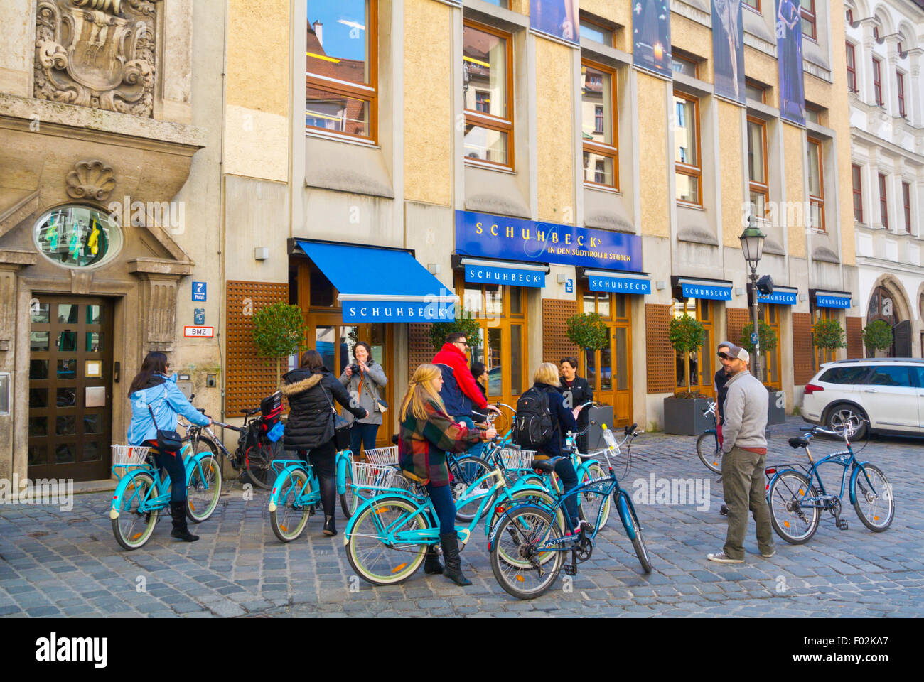 Tour guidato in bicicletta gruppo, Platzl, Altstadt, città vecchia, Monaco di Baviera, Germania Foto Stock
