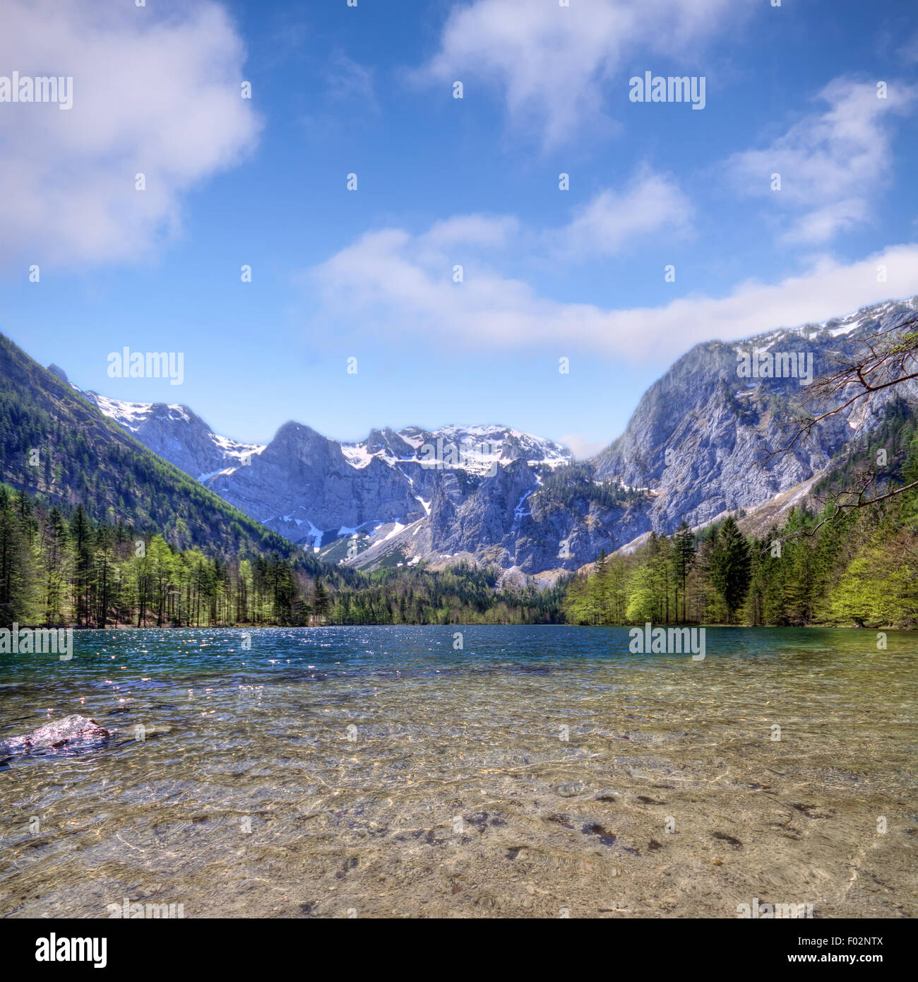 Bellissimo lago di montagna nelle Alpi austriache Foto Stock