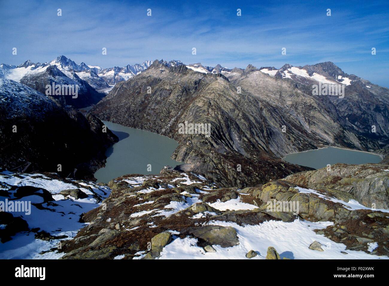 Il Grimselsee, sinistra e Raterichsbodensee, Passo del Grimsel, il Cantone di Berna, Svizzera. Foto Stock