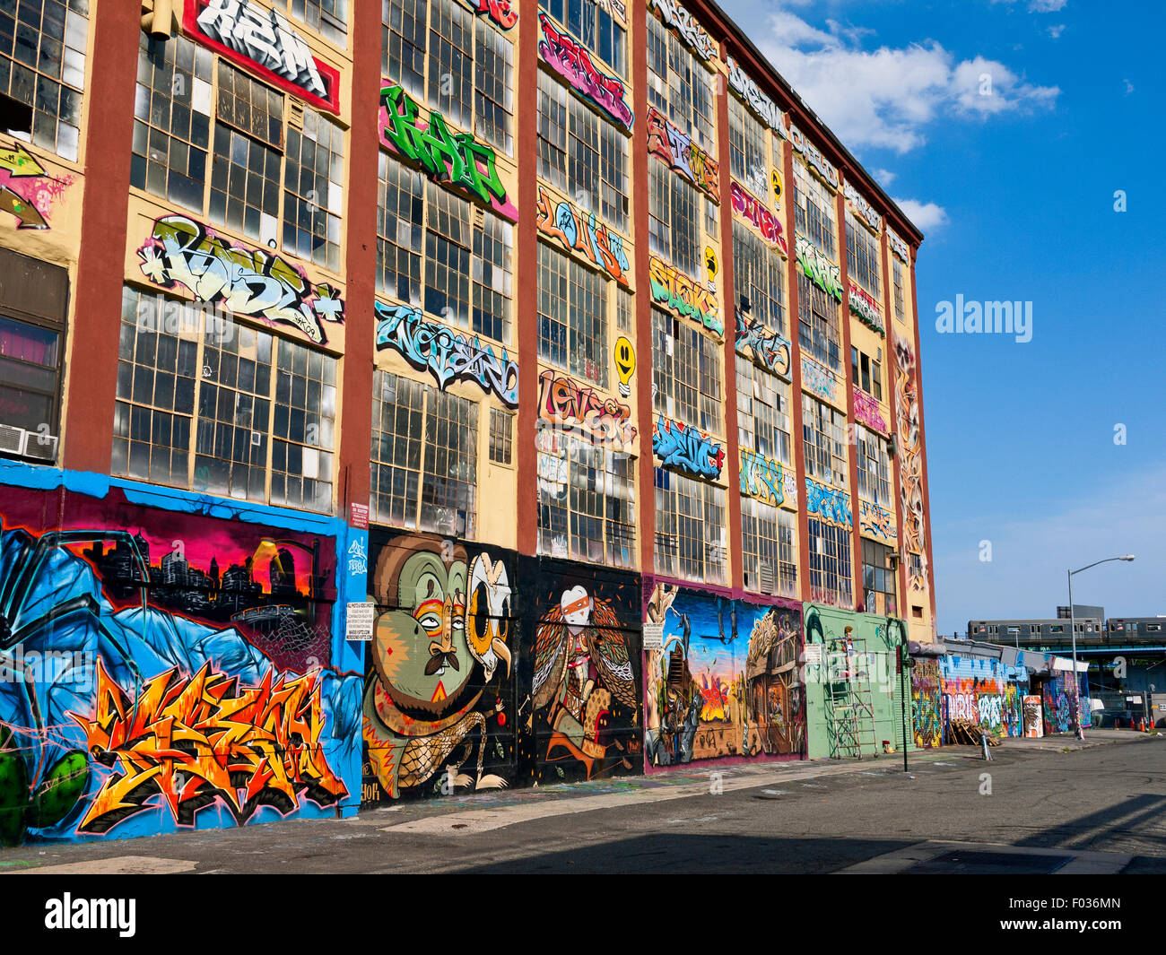 5 Pointz, Long Island City, Queens, a New York, famose come il Museo dei graffiti. Foto Stock