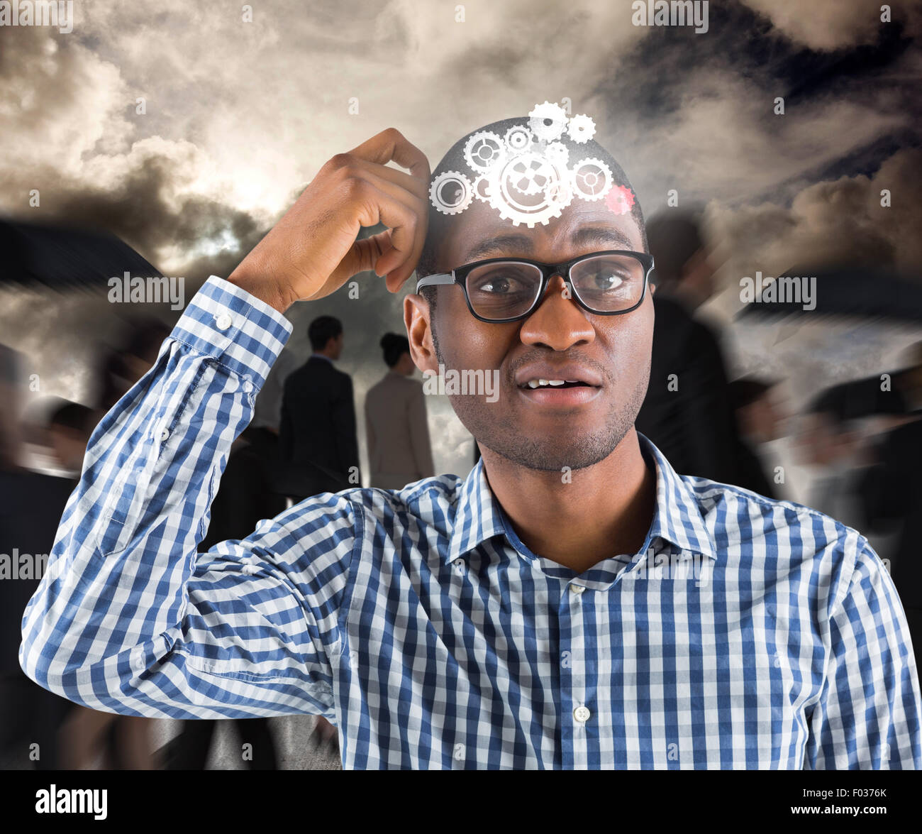 Immagine composita del giovane imprenditore pensando di graffiare la testa Foto Stock