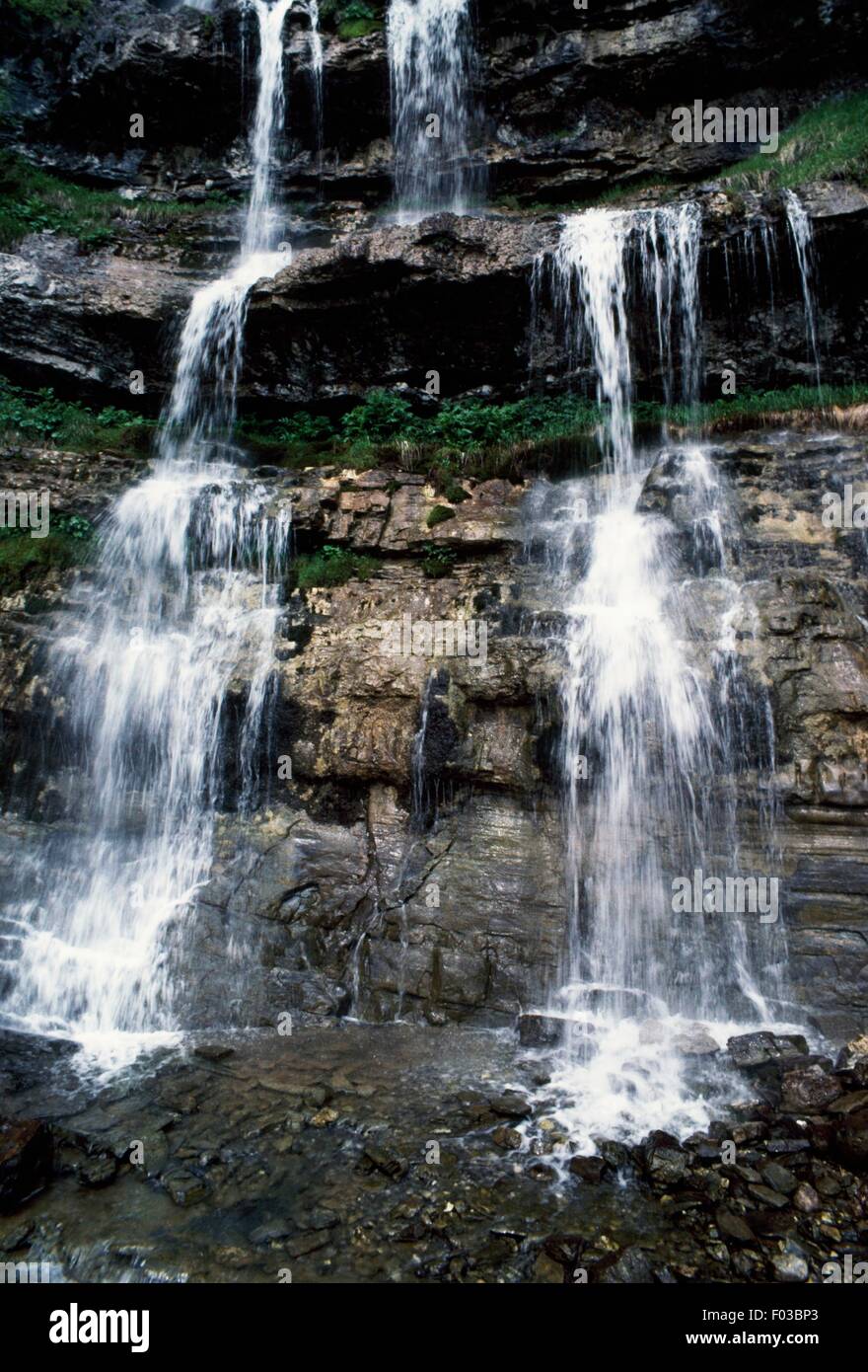 Cascata vicino a Tremalzo Pass, Trentino-Alto Adige, Italia Foto stock -  Alamy