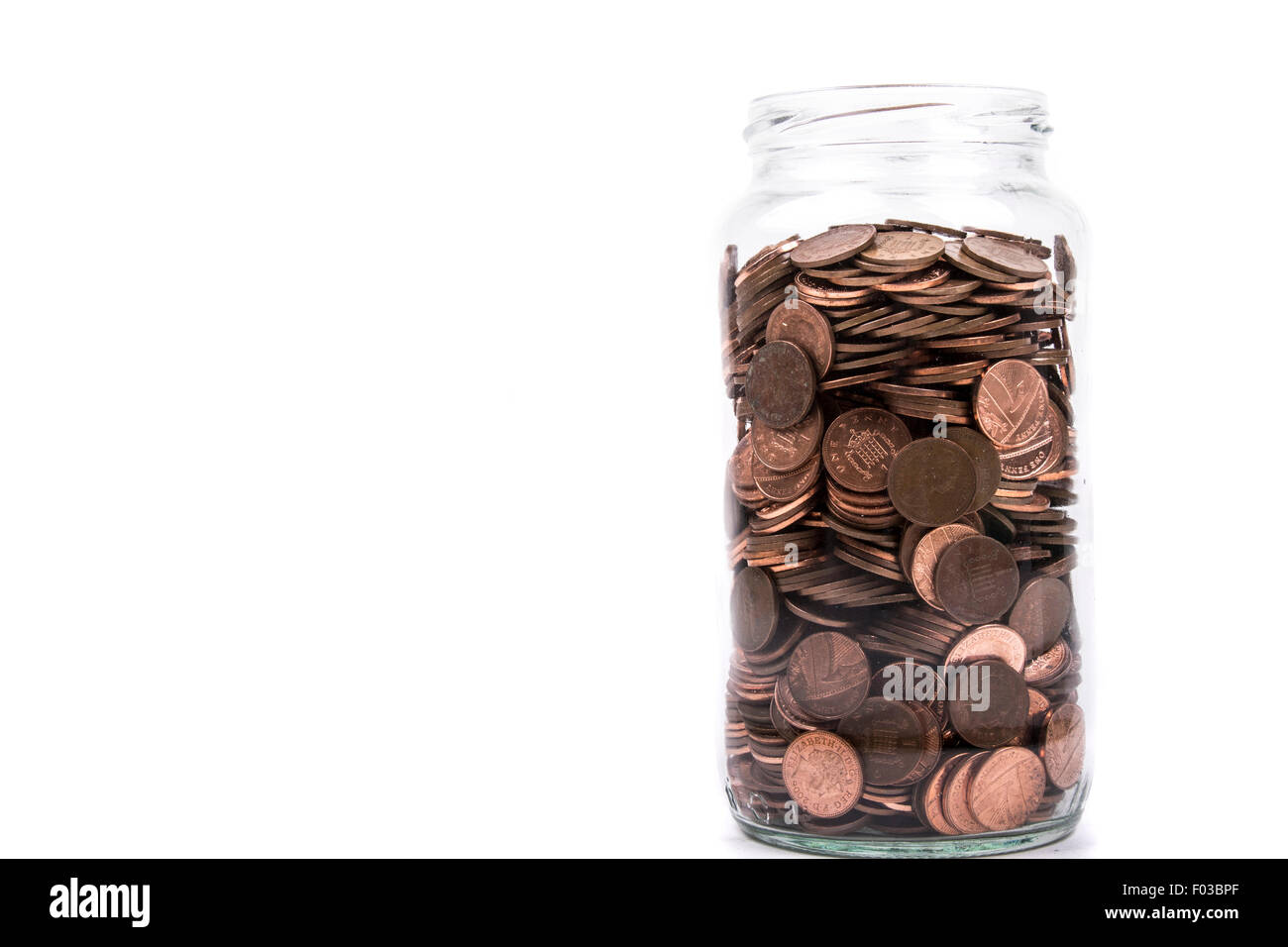 Penny Jar contro uno sfondo bianco Foto Stock