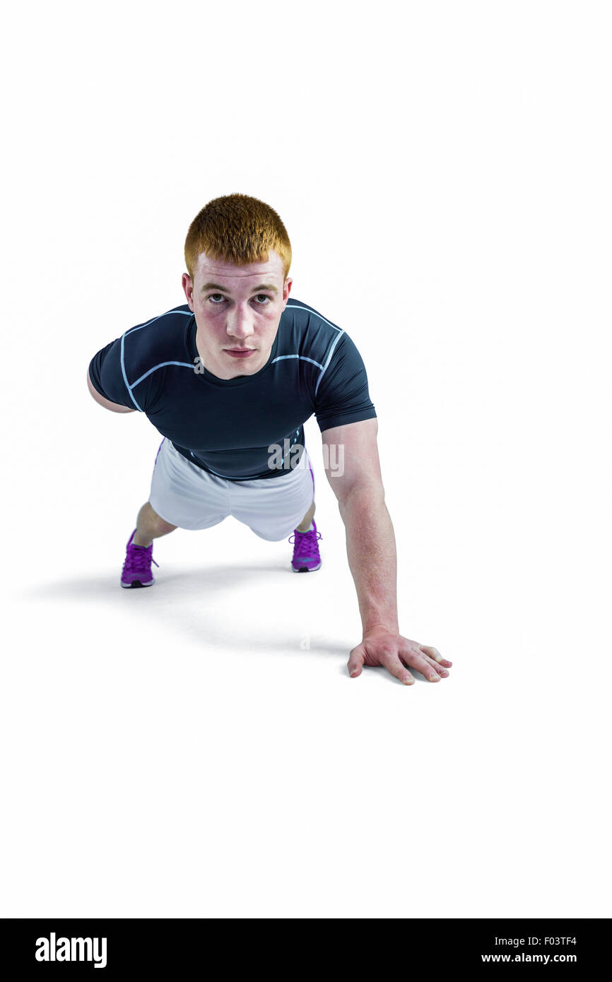 Muscolare di giocatore di rugby facendo una mano spingere ups Foto Stock