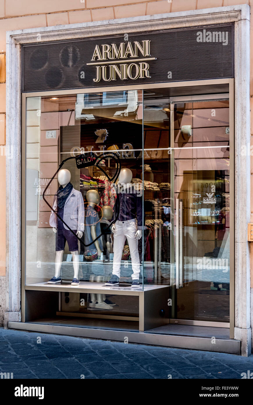 Shop esterno di Armani Junior. Roma Foto Stock