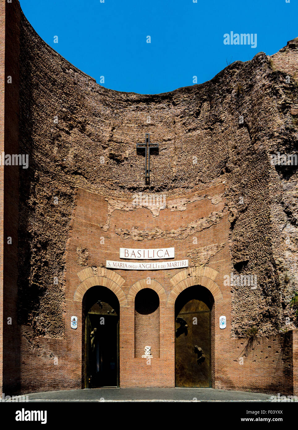 Esterno della Basilica de Santa Maria degli Angeli e dei martiri. Costruito all'interno del frigidarium delle Terme di Diocleziano. Roma, Foto Stock