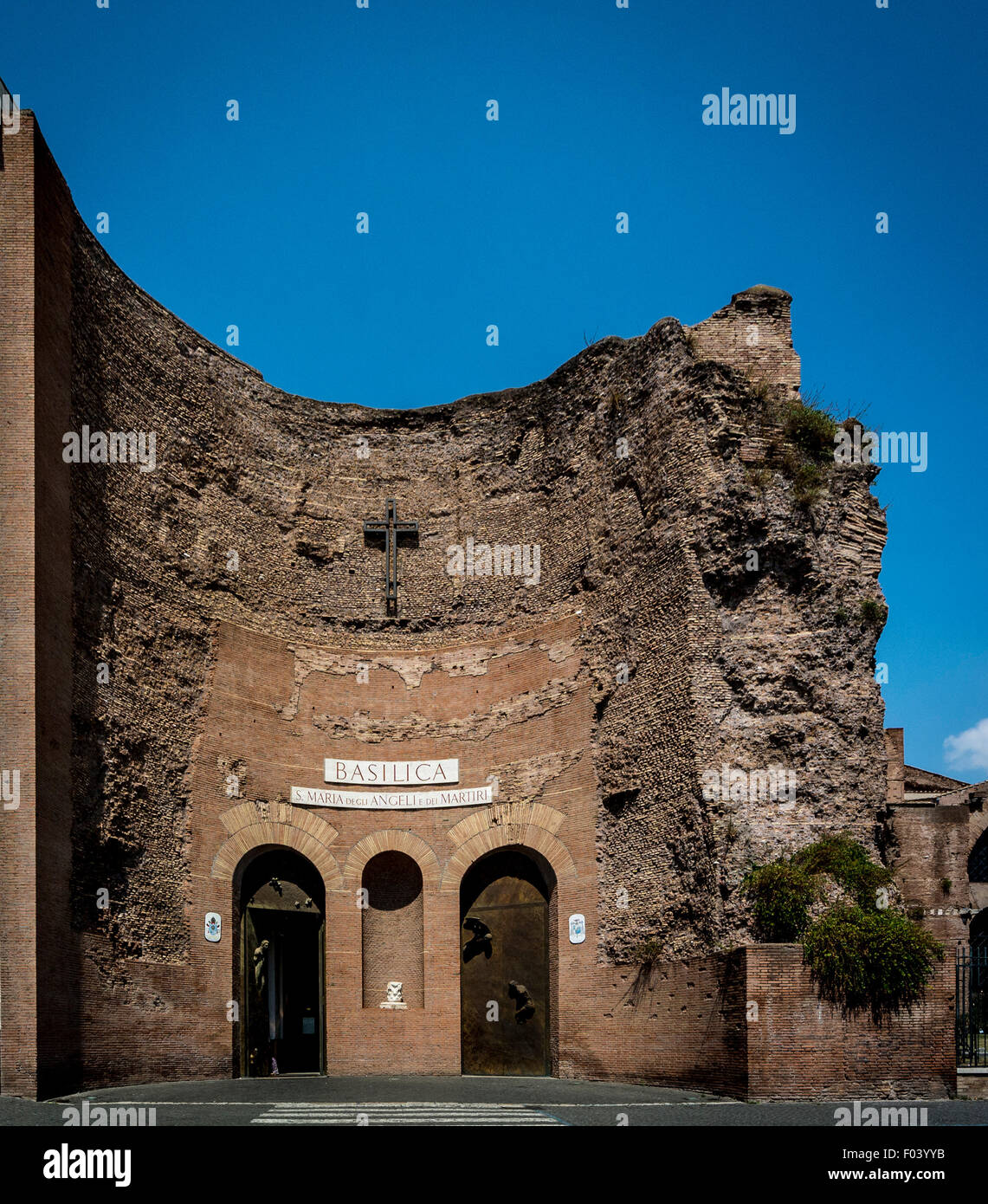Esterno della Basilica de Santa Maria degli Angeli e dei martiri. Costruito all'interno del frigidarium delle Terme di Diocleziano. Roma, Foto Stock