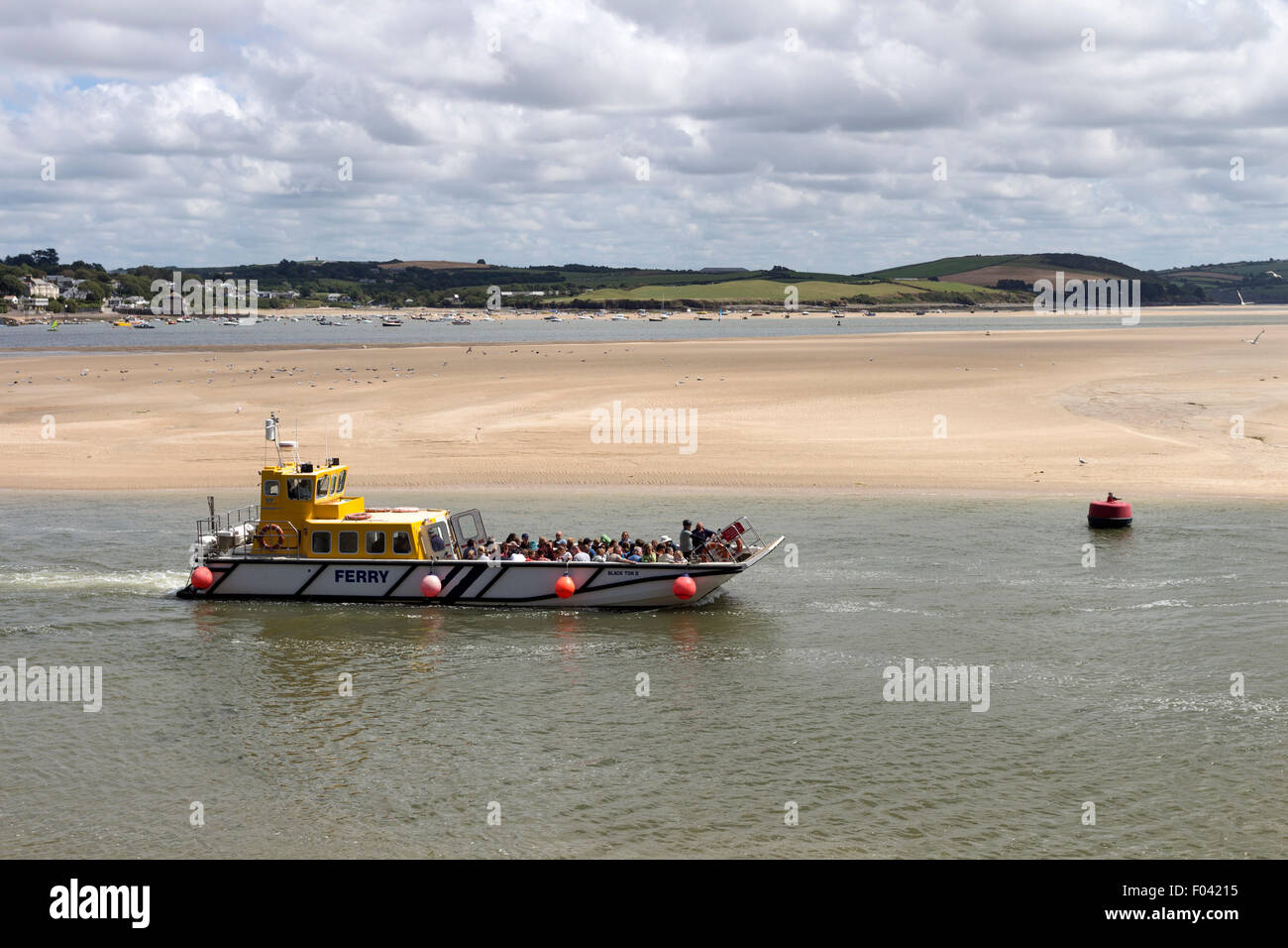 La roccia a Padstow traghetto arrivando a Padstow Cornwall Regno Unito Foto Stock