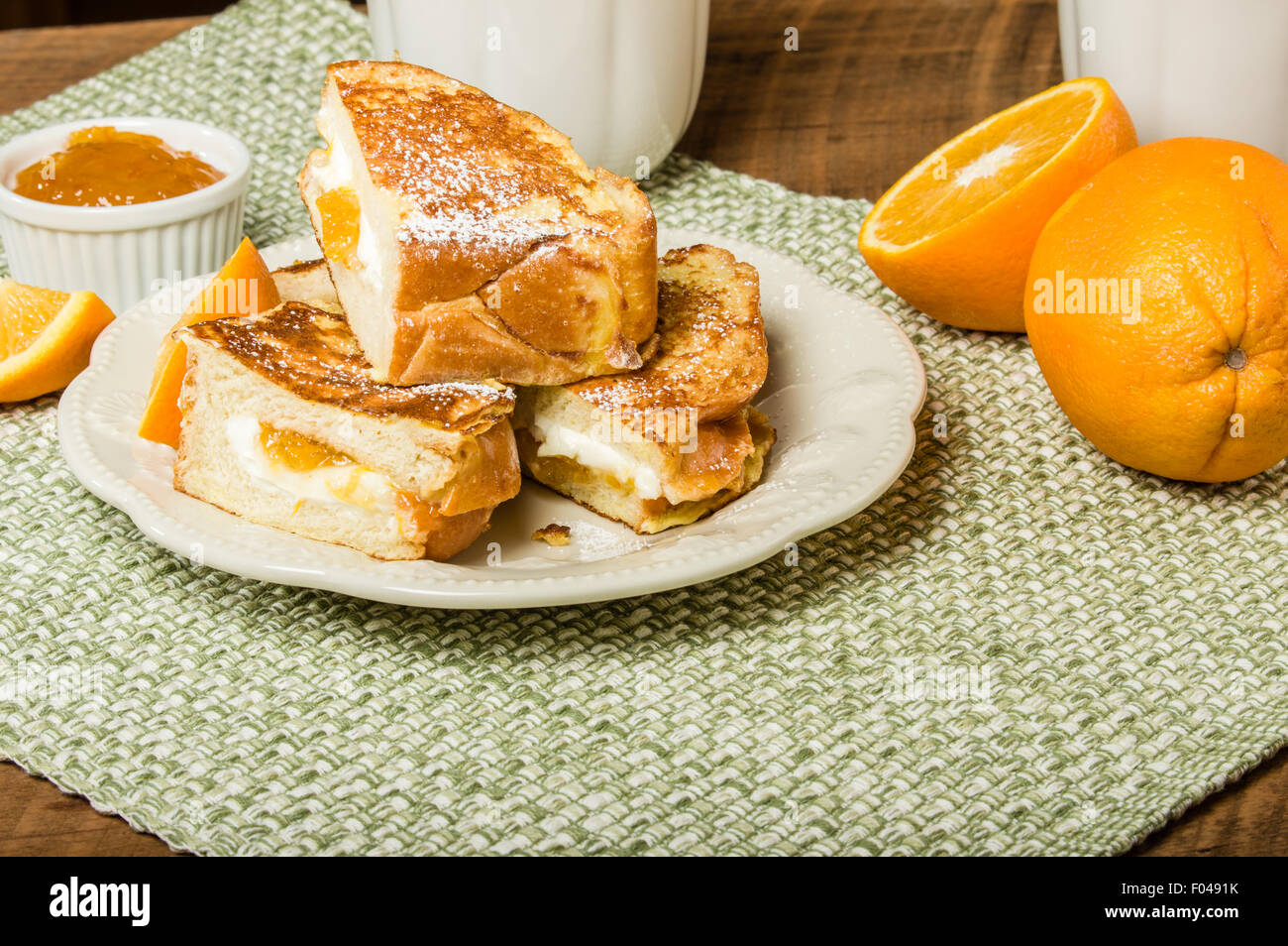 French toast farciti con marmellata di arance e la crema di formaggio Foto Stock