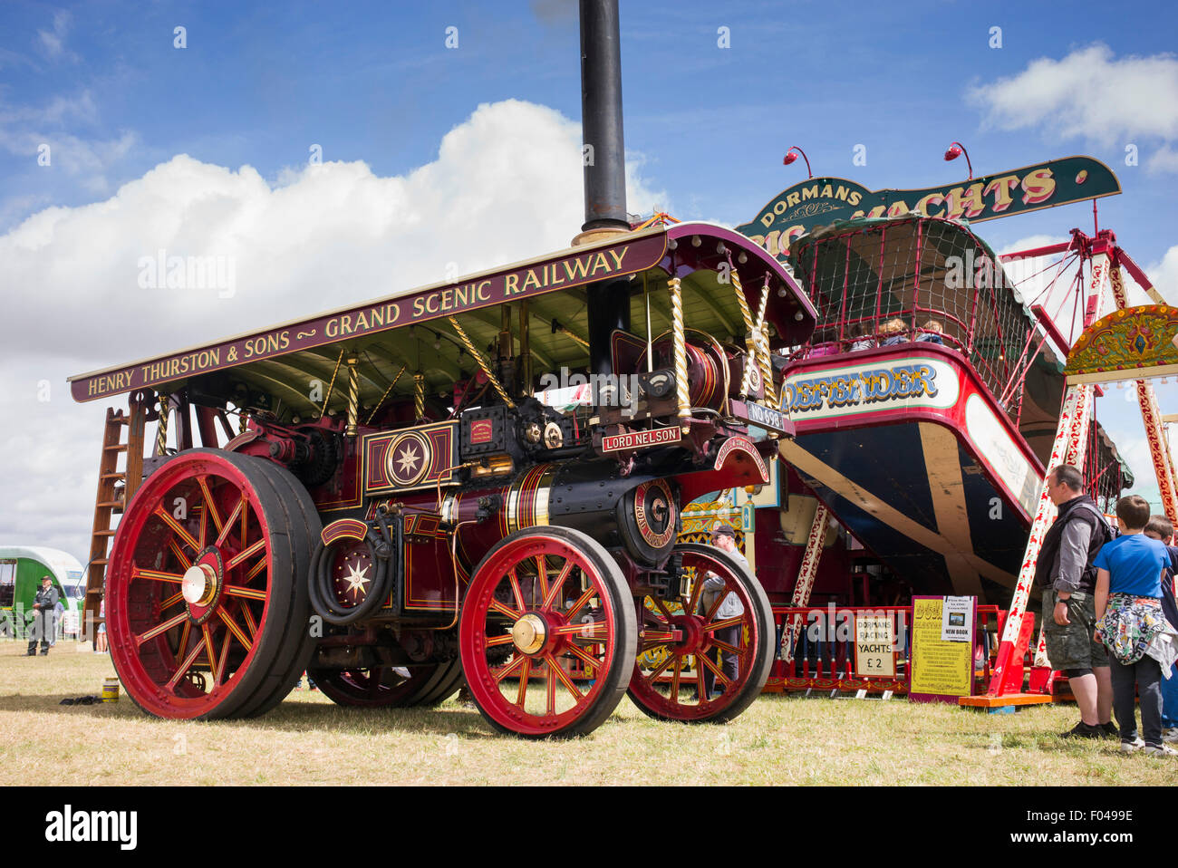 Showmans motore trazione e fiera di guidare in una fiera a vapore in Inghilterra Foto Stock