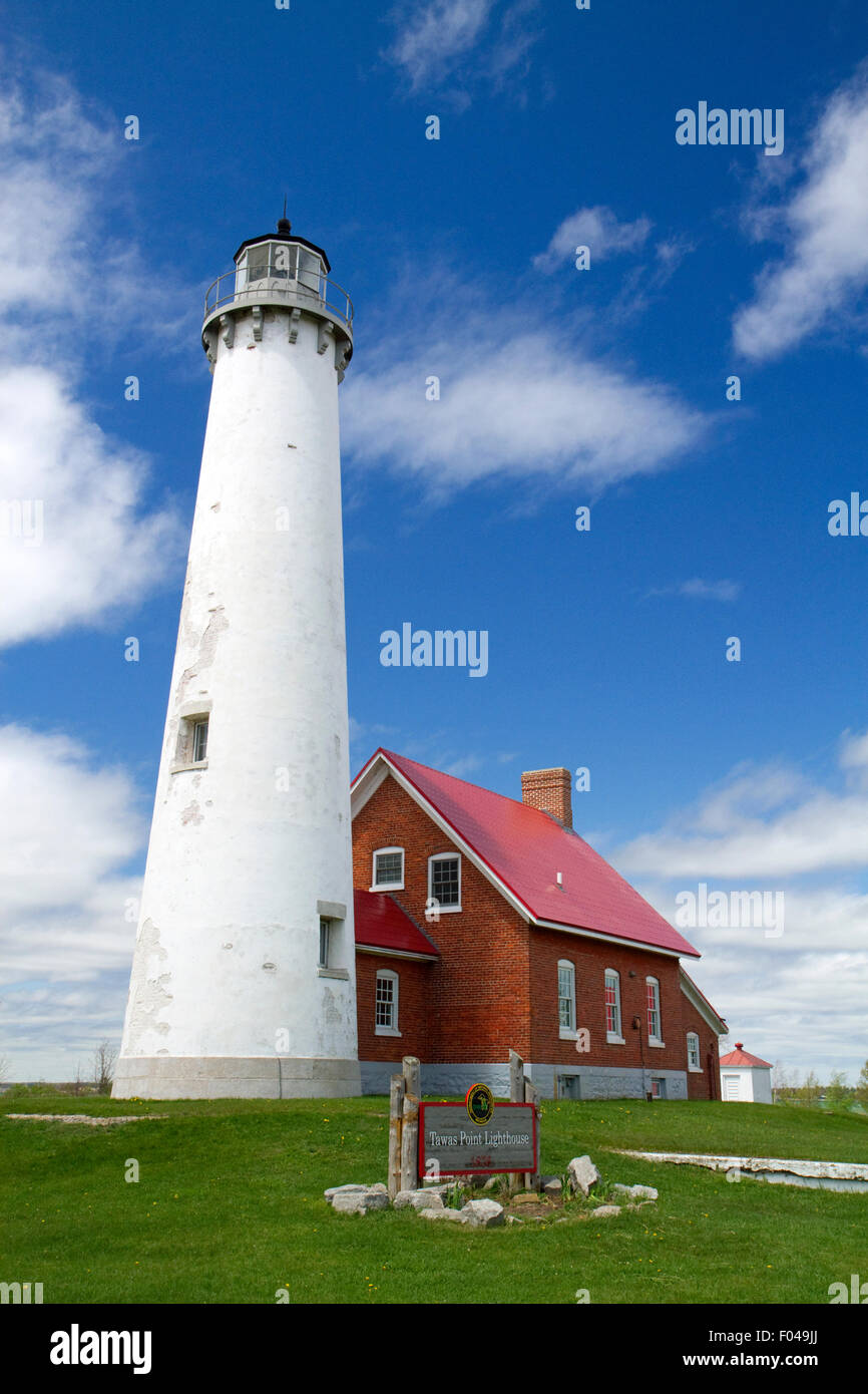 Tawas Point Lighthouse situato sul Lago Huron in East Tawas, Michigan, Stati Uniti d'America. Foto Stock