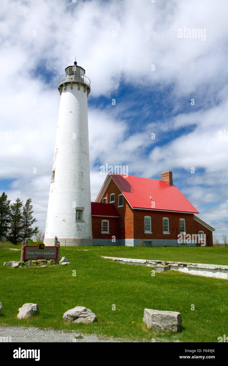 Tawas Point Lighthouse situato sul Lago Huron in East Tawas, Michigan, Stati Uniti d'America. Foto Stock