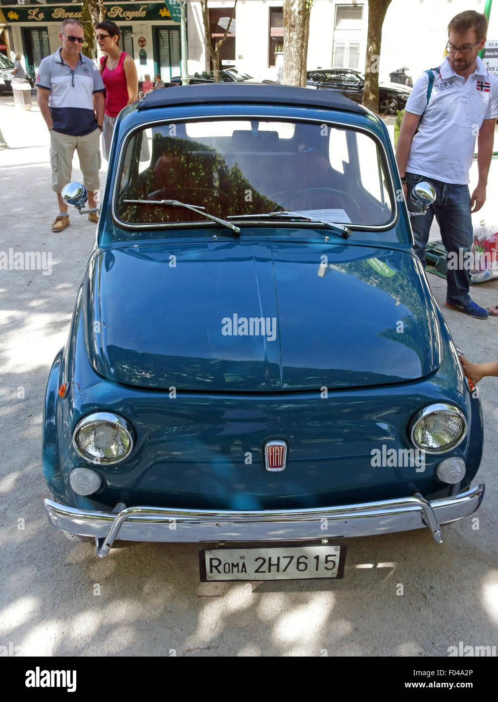 Classico degli anni sessanta Fiat 500 al festival italiano a Pau, Francia Foto Stock