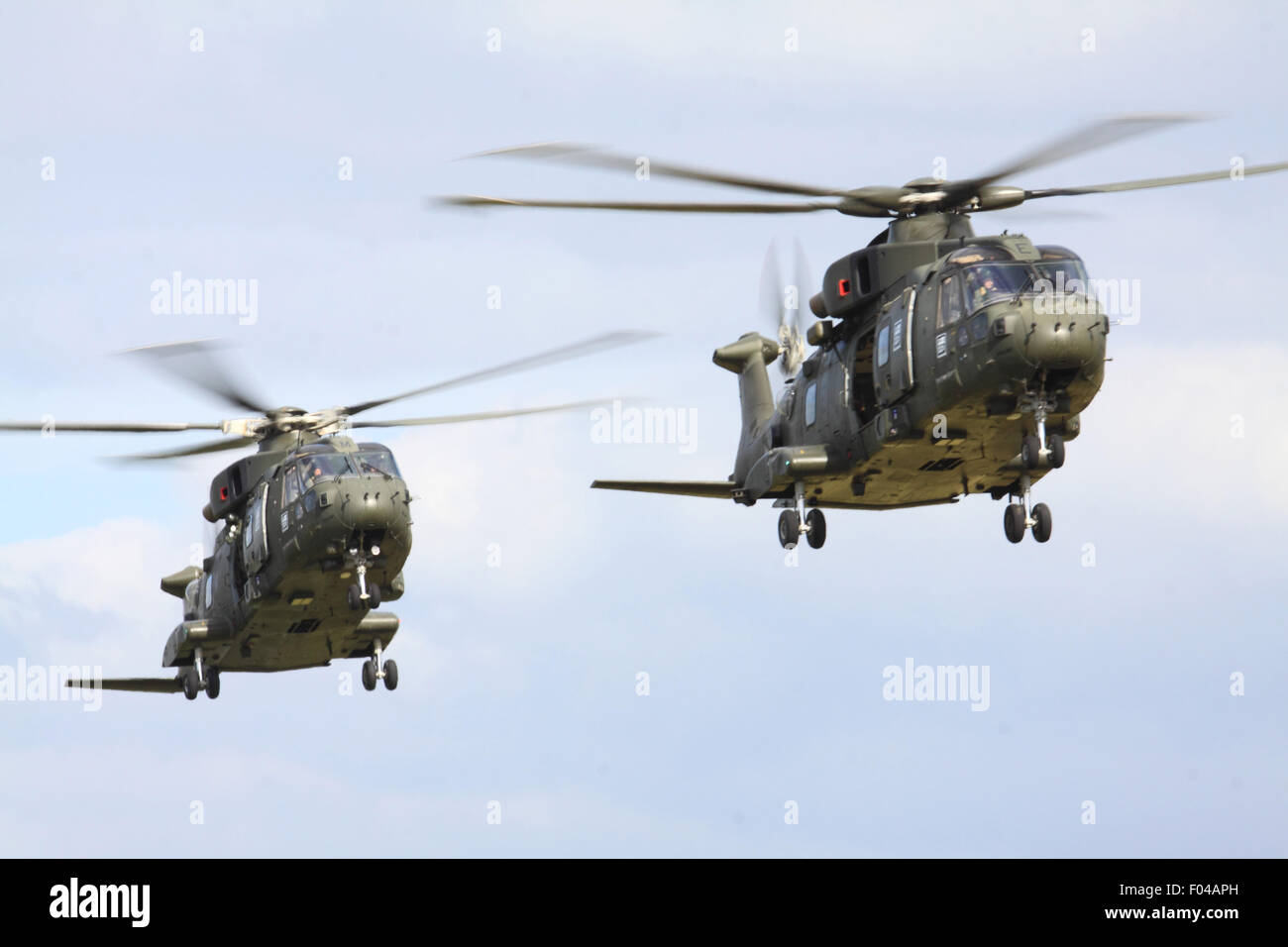 Una coppia del lotto iniziale di Merlin H C Mk 3s azionato da 846 NAS a Yeovilton come CHF sostituito il suo mare re H C Mk 4s Foto Stock