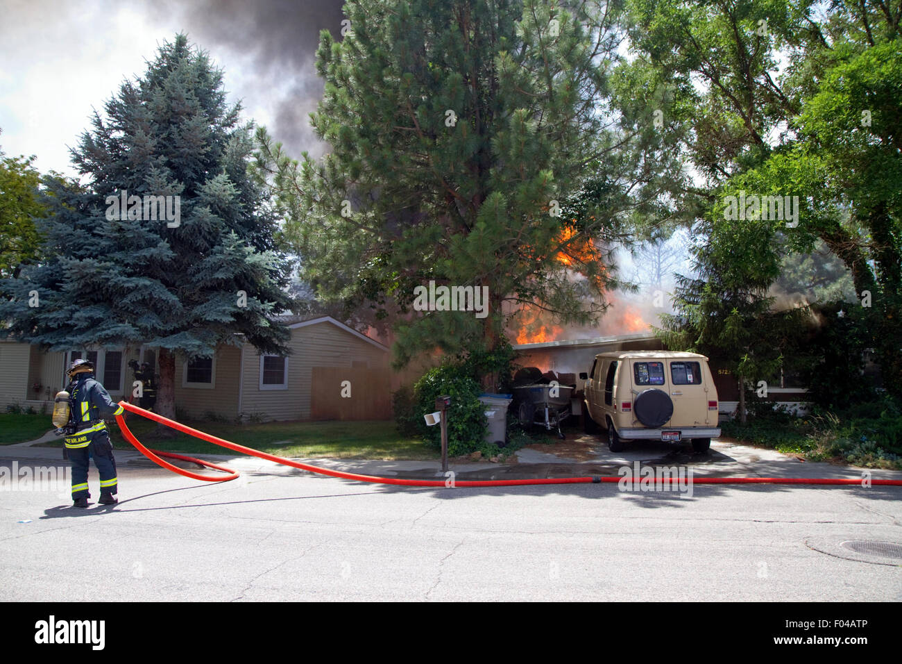 I vigili del fuoco rispondono a una struttura fire a Boise, Idaho, Stati Uniti d'America. Foto Stock