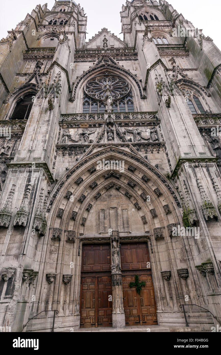 La facciata della Basilica di Saint-Nicolas in Saint-Nicolas-de-Port nella regione Lorraine, Francia. Foto Stock