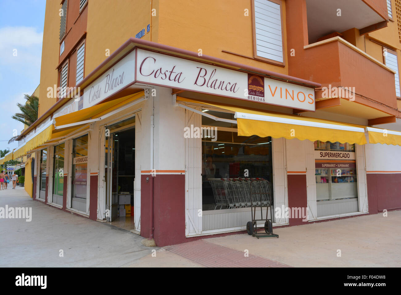 Piccolo supermercato indipendenti, Supermercado Costa Blanca, Javea / Xabia, Alicante, Spagna Foto Stock