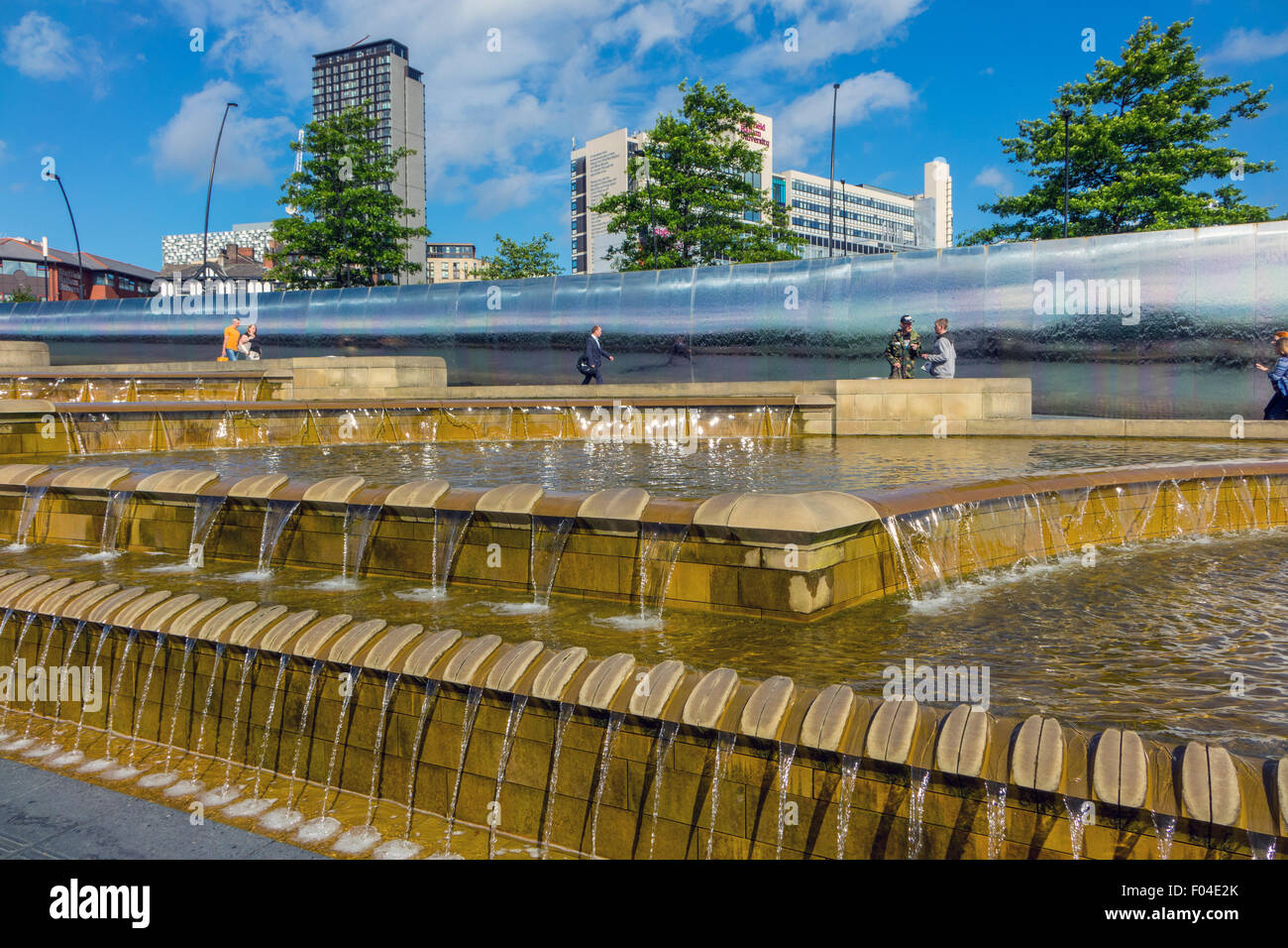 Caratteristiche dell'acqua e delle fontane, Sheffield stazione ferroviaria, South Yorkshire Foto Stock