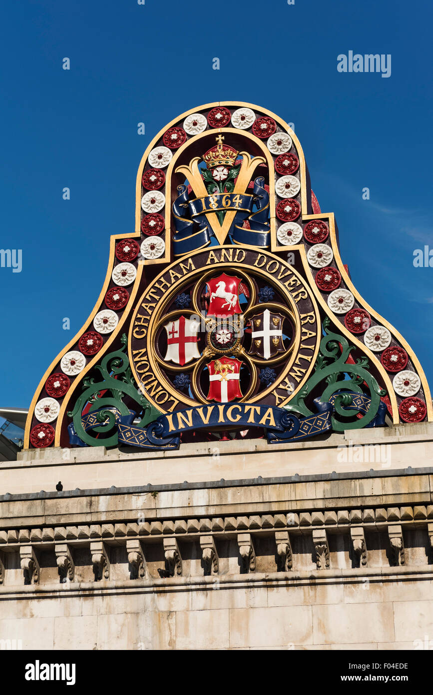 Londra Chatham Dover railway company logo Blackfriars Bridge London REGNO UNITO Foto Stock