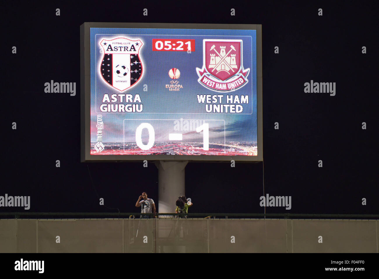 Giurgiu, Romania. 06 Ago, 2015. Il quadro di valutazione dopo il primo goall - UEFA Europa League terzo turno di qualificazione della seconda gamba - Astra Giurgiu vs West Ham Utd - Stadionul Anastasovici Marin - Giugiu - Romania - 6 Agosto 2015 - Pic - Catalin Soare/Sportimage Credito: Cal Sport Media/Alamy Live News Foto Stock