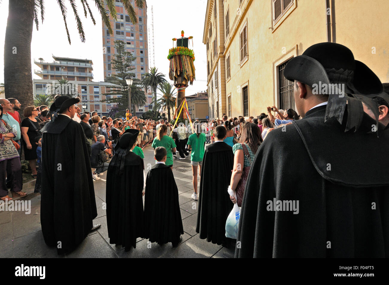 Sassari,Sardegna,l'Italia,14/8/2013.Il vecchio Candelieri annuale antica festa è celebrata attraverso le strade di Sassari città vecchia Foto Stock