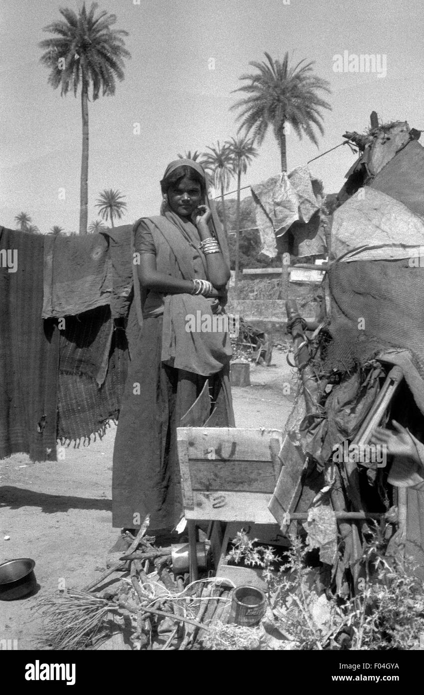 Donna india dalit presso il suo accampamento brian mcguire Foto Stock