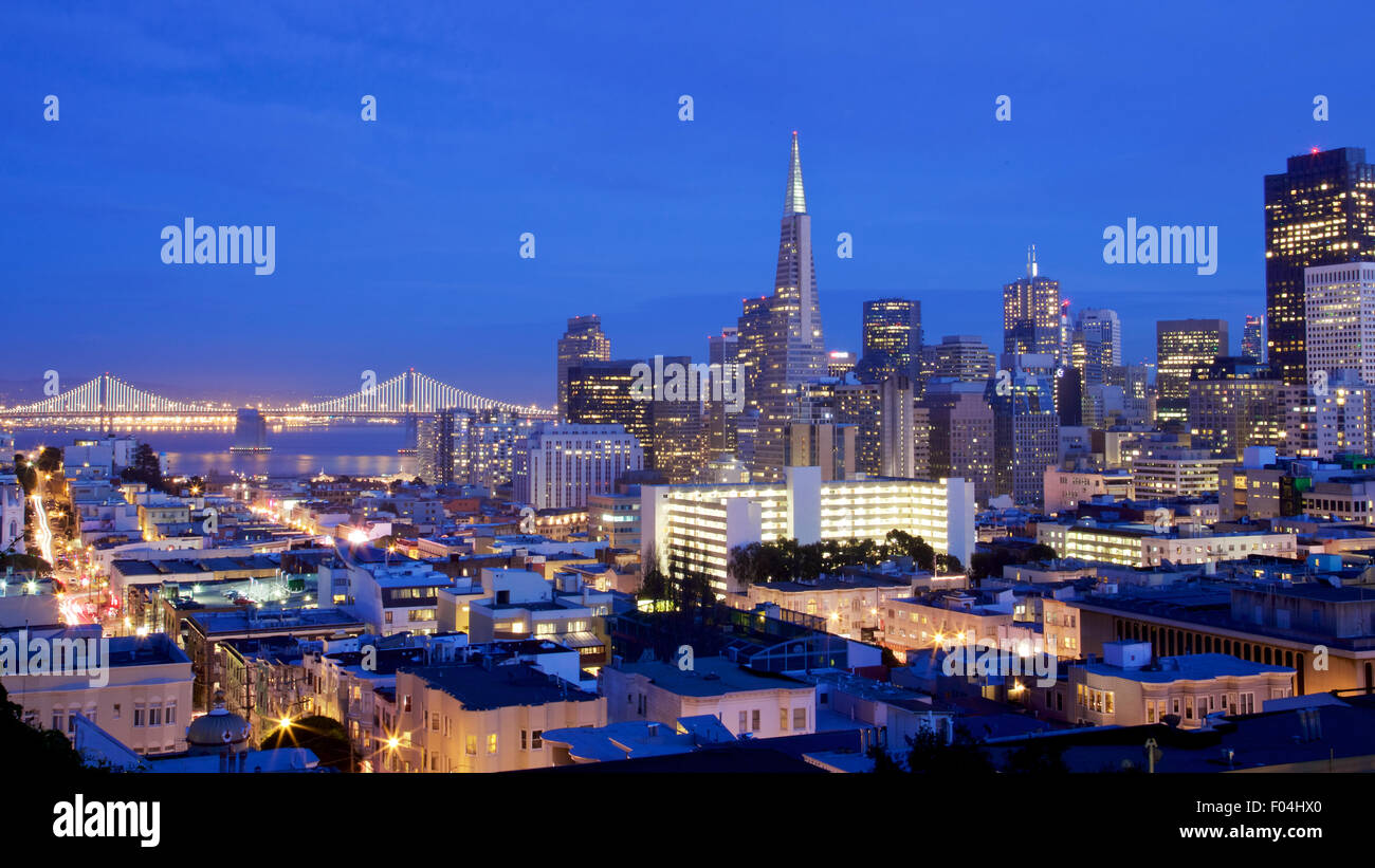 San Francisco cityscape e luci della città di notte Foto Stock