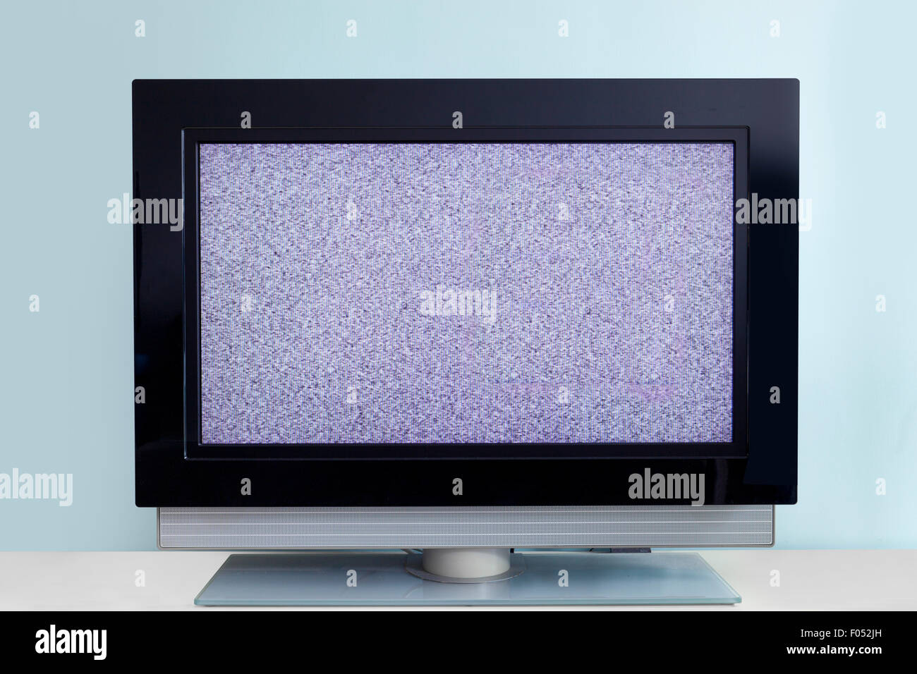 Moderna TV LCD con il rumore del segnale Foto Stock