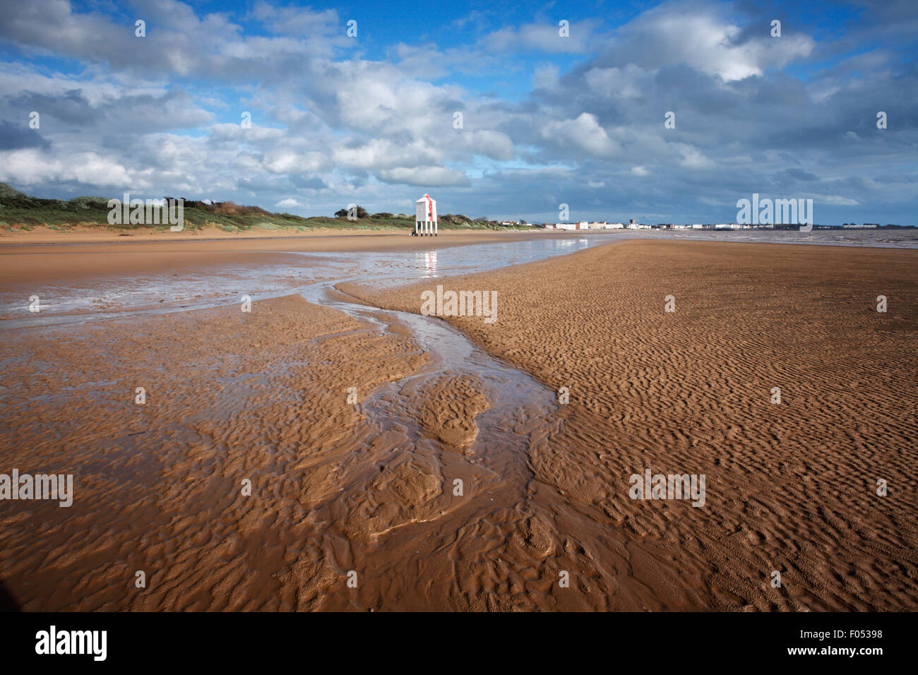 Il basso faro sulla spiaggia di Burnham. Burnham-on-Sea. Somerset. Regno Unito. Foto Stock