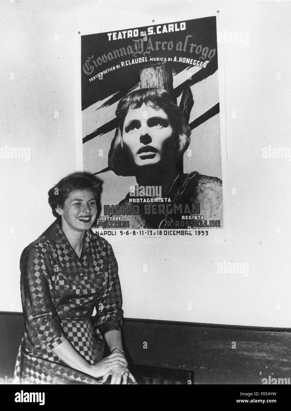 Bergman, Ingrid, 29.8.1915 - 29.8.1982, attrice svedese di mezza lunghezza, in presentazione del gioco "Jeanne d'Arc au bucher" di Paul Claudel, Napoli, novembre 1953, Foto Stock