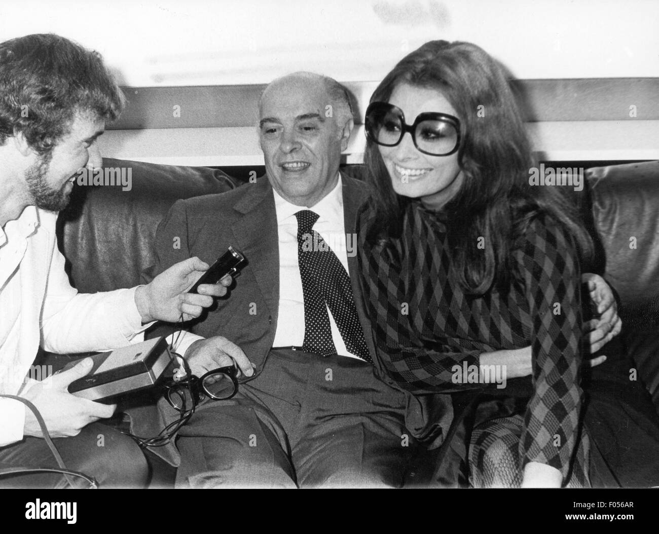Loren, Sophia, * 20.9.1934, attrice italiana, mezza lunghezza, con marito Carlo ponti, circa 1970, Foto Stock