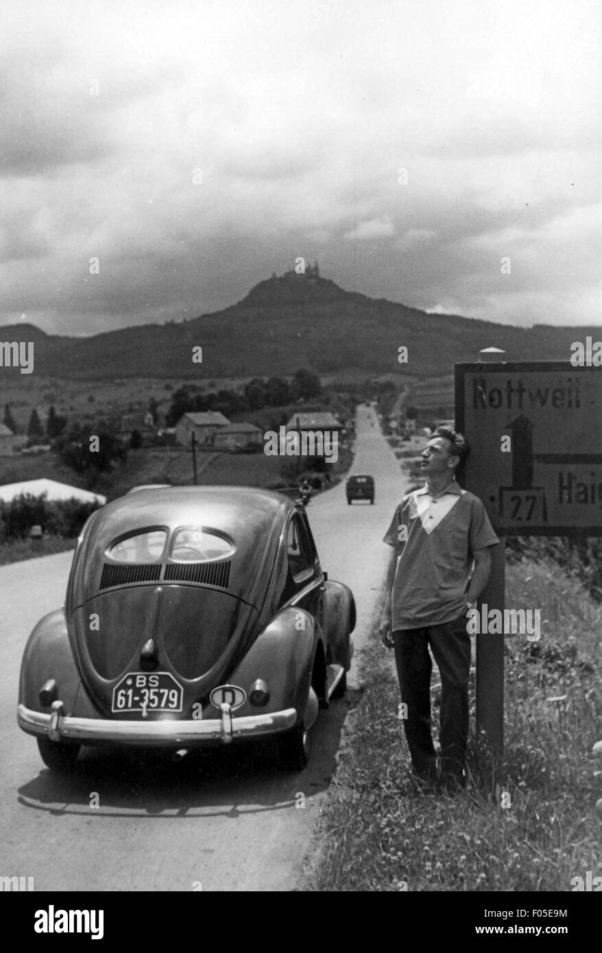 Geografia / viaggio,Germania,Baden-Wuerttemberg,trasporto / trasporto,uomo con VW Beetle riposarsi in campo visivo del castello di Hohenzollern,1948 - 1956,2 ° secolo,1940,1950,mezza lunghezza,standing,break,interruzioni,segnaletica stradale,posto guida,cartello,cartello,segnaletica,27 voli,voli,voli,voli,voli,voli,voli,voli,voli,voli,voli,voli,voli,voli,voli,voli,voli,voli,voli,voli,voli,voli,voli,voli,voli,voli,voli,voli,voli,voli,voli,voli,voli,voli,voli,voli,voli,voli,voli,voli,voli,voli,voli,voli,voli,voli,voli,voli,voli,voli,voli,voli,voli,voli,voli,voli,voli,voli,voli,voli, Foto Stock