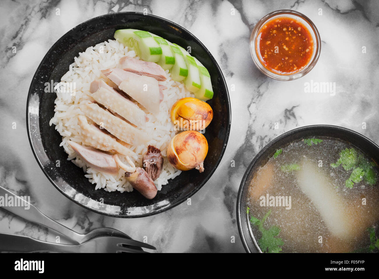 Riso cotto a vapore con la zuppa di pollo o pollo Hainanese Riso Foto Stock